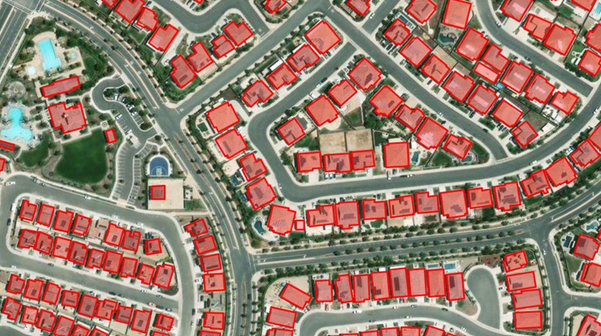 Estrazione di informazioni di edifici da immagini satellitari